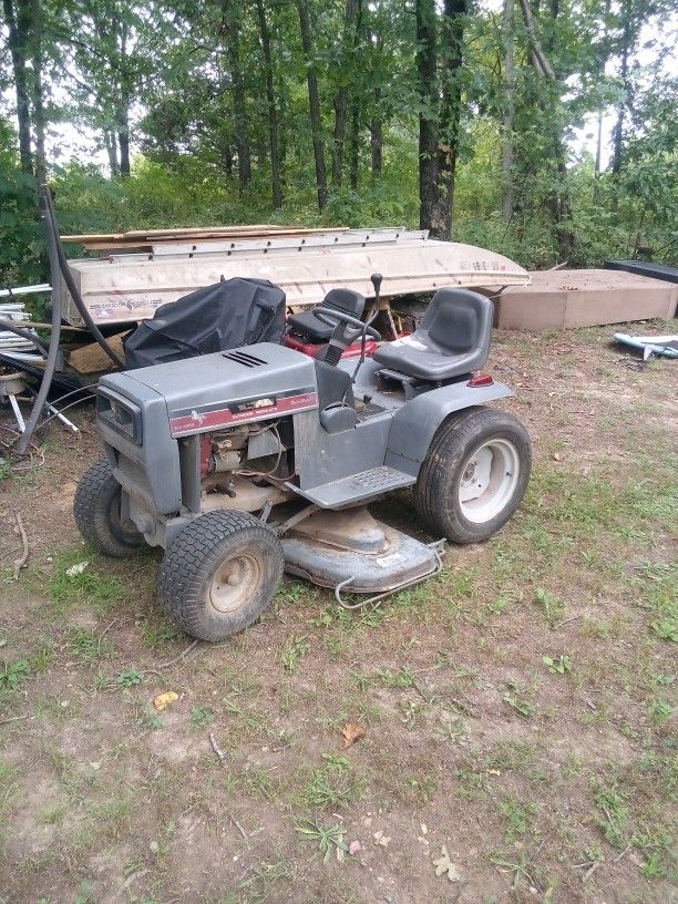 White Gt-1855 /18hp/54 Inch Deck (Riding Lawn Tractor)