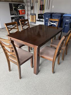 Table & Chairs