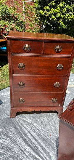 Vintage 4 Drawer Chest of Drawers
