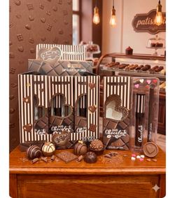 Lipgloss and liplinear coffe