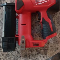 Milwaukee M12 23 Gauge Pin Nailer