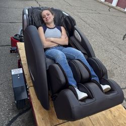 Osaki 4000XT Massage Chair MSRP: $4,799 | Full-Body, Zero Gravity, Heat, Foot Rollers