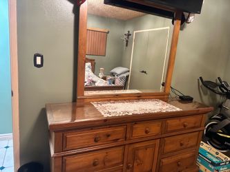 Queen-size bedroom set
