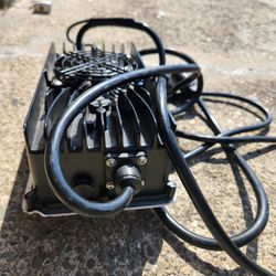 Vendo Un Cargador De Batería De Un Moto Eléctrico 