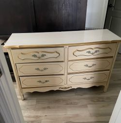 Vintage 6 drawer dresser