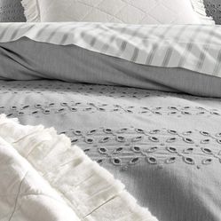 Comforter Set Collection Marta Stewart  Queen Size