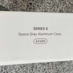 Apple Watch Series 5 - 44MM Space Gray 