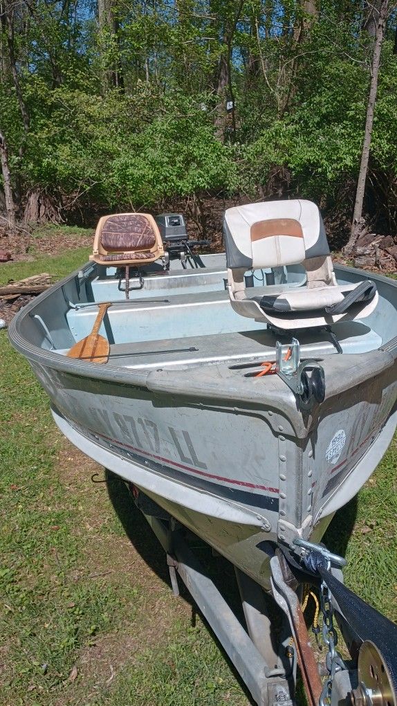 14' Alumacraft Fishing Boat