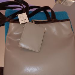 First Issue Women's Purse 