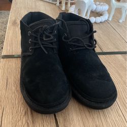 Boys Uggs Size 1 