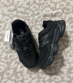 New Balance 9060 All Black Kids Size 2 $60 **READ DESCRIPTION**