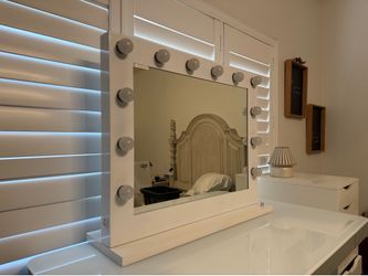 Vanity mirror