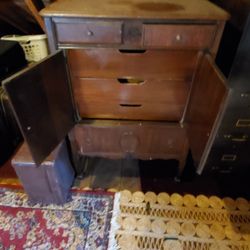 Antique Mahogany Wood Dresser