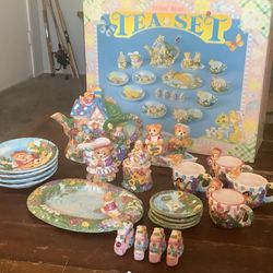 Teddy bear tea set 1996 excellent condition