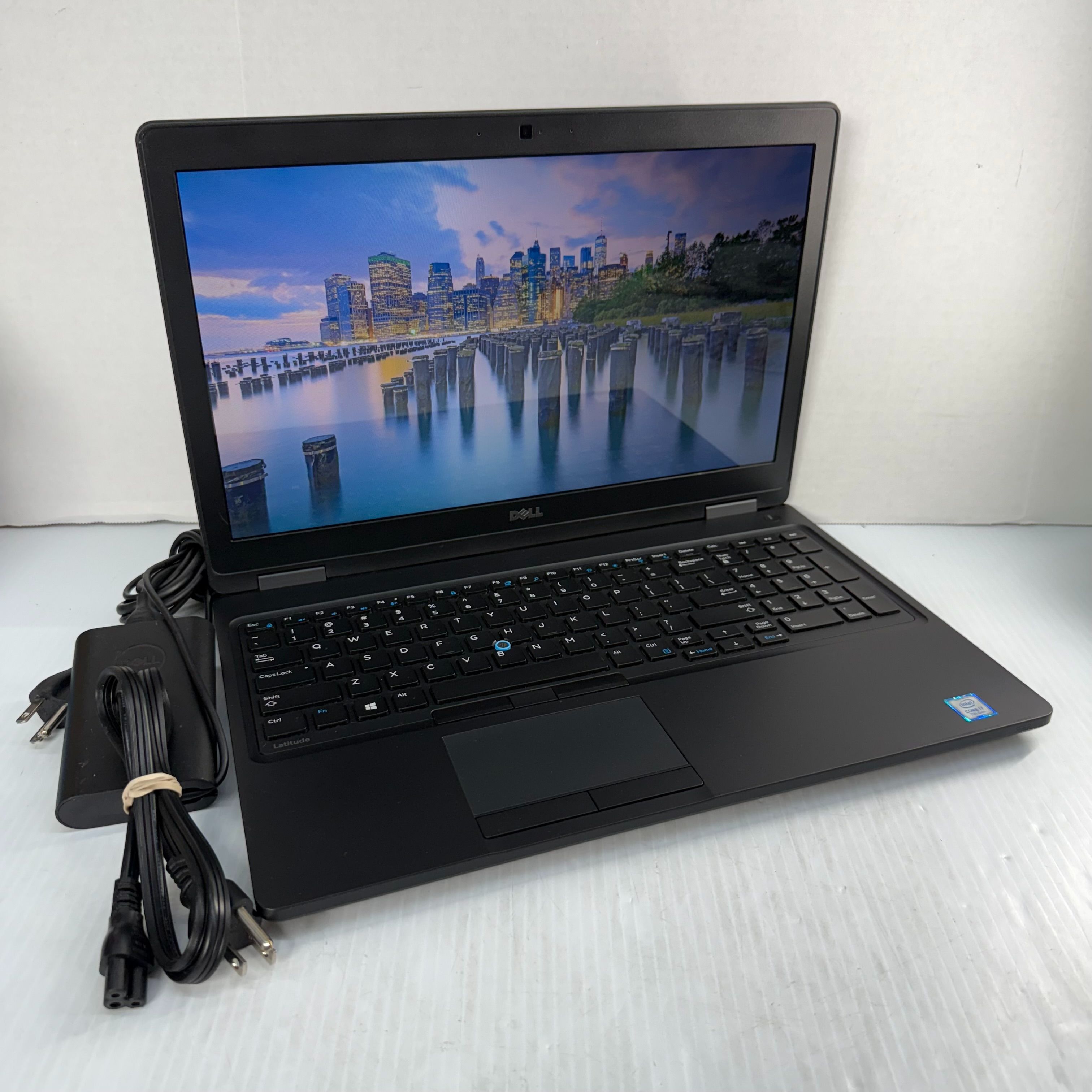 Dell Latitude 5580 i7-7820HQ 15.6" Windows 11 Pro Laptop 512GB  SSD 16GB RAM
