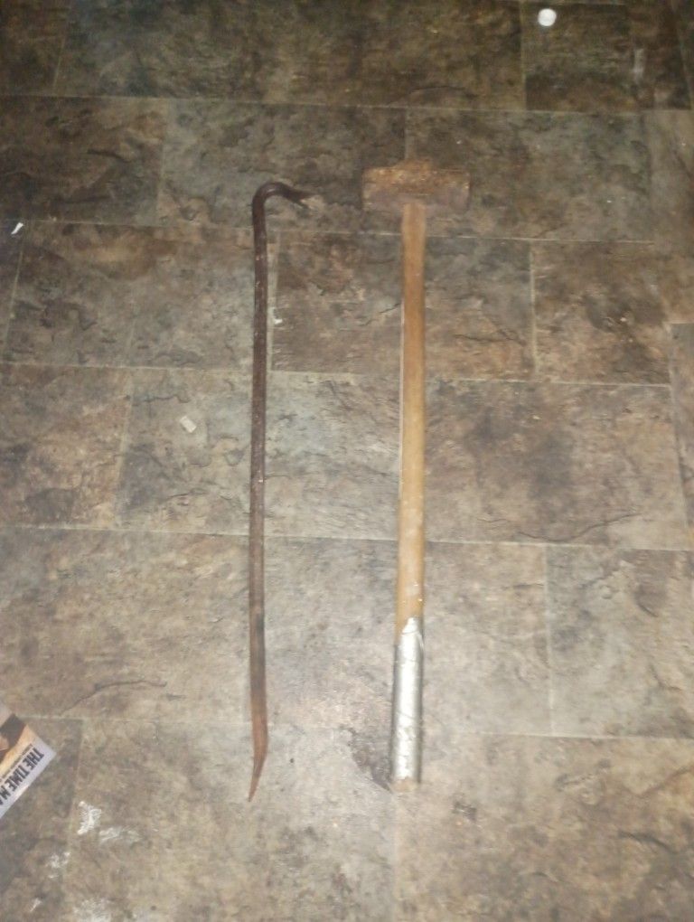 10 Lb Sledgehammer And 3ft Crowbar