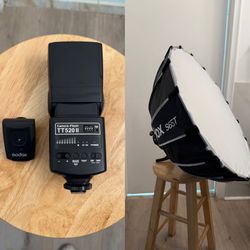 Godox Flash And Umbrella 
