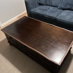Oak coffee table with five drawers and safety bumpers