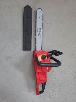 Milwaukee chainsaw M18