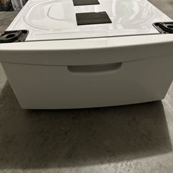 Washing machine pedestal