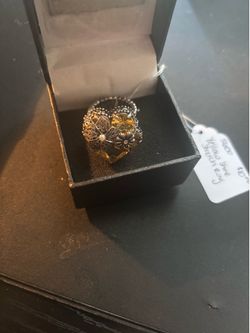 Women’s Large, Stretchy (Multi-Size) Floral Gemstone Ring !!!