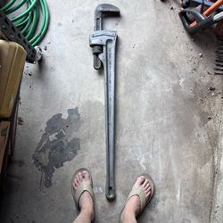 Pipe Wrench 48”
