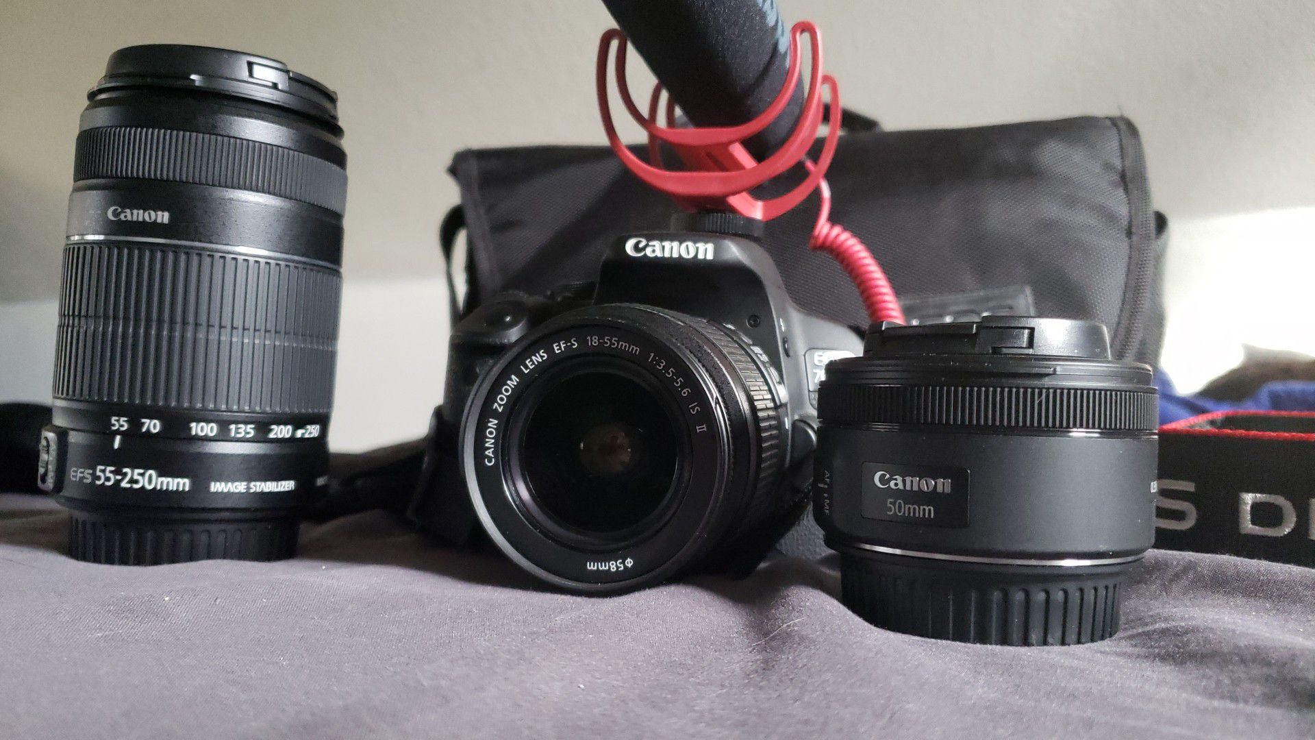 Canon 700d w/kit lense & extra lenses 55-250mm/50mm 1.8/Rode mic/eos bag