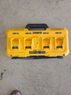 Dewalt 4 battery Fast Charger