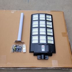 Solar Street Light  1,000 Watts Come With Remote Control  And Post