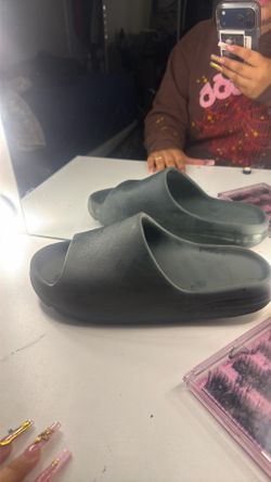 yeezy slides