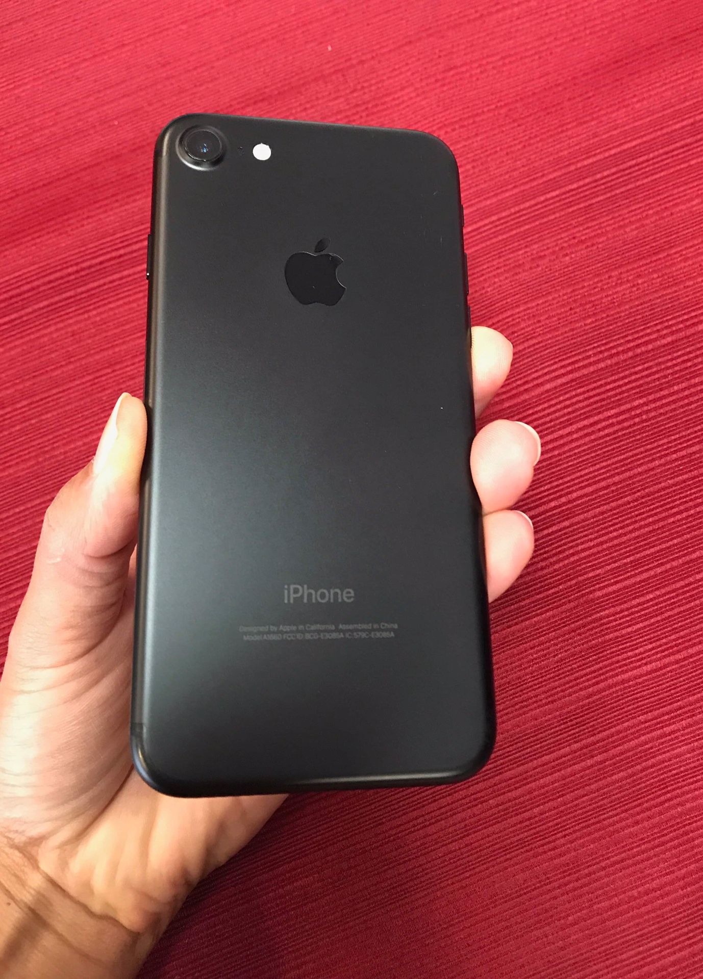 iPhone 7 32GB AT&T and Cricket only Excellent Condition