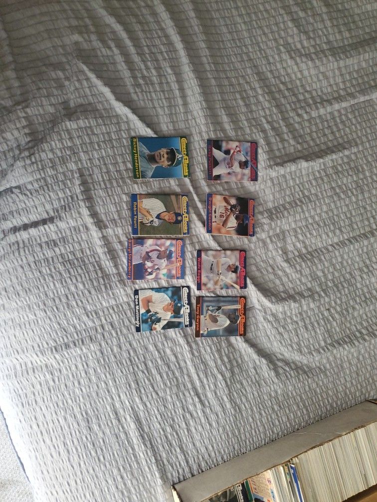 Small collectible baseball card books Best I can describe them
