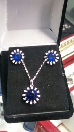 Brand new.. .925 set.