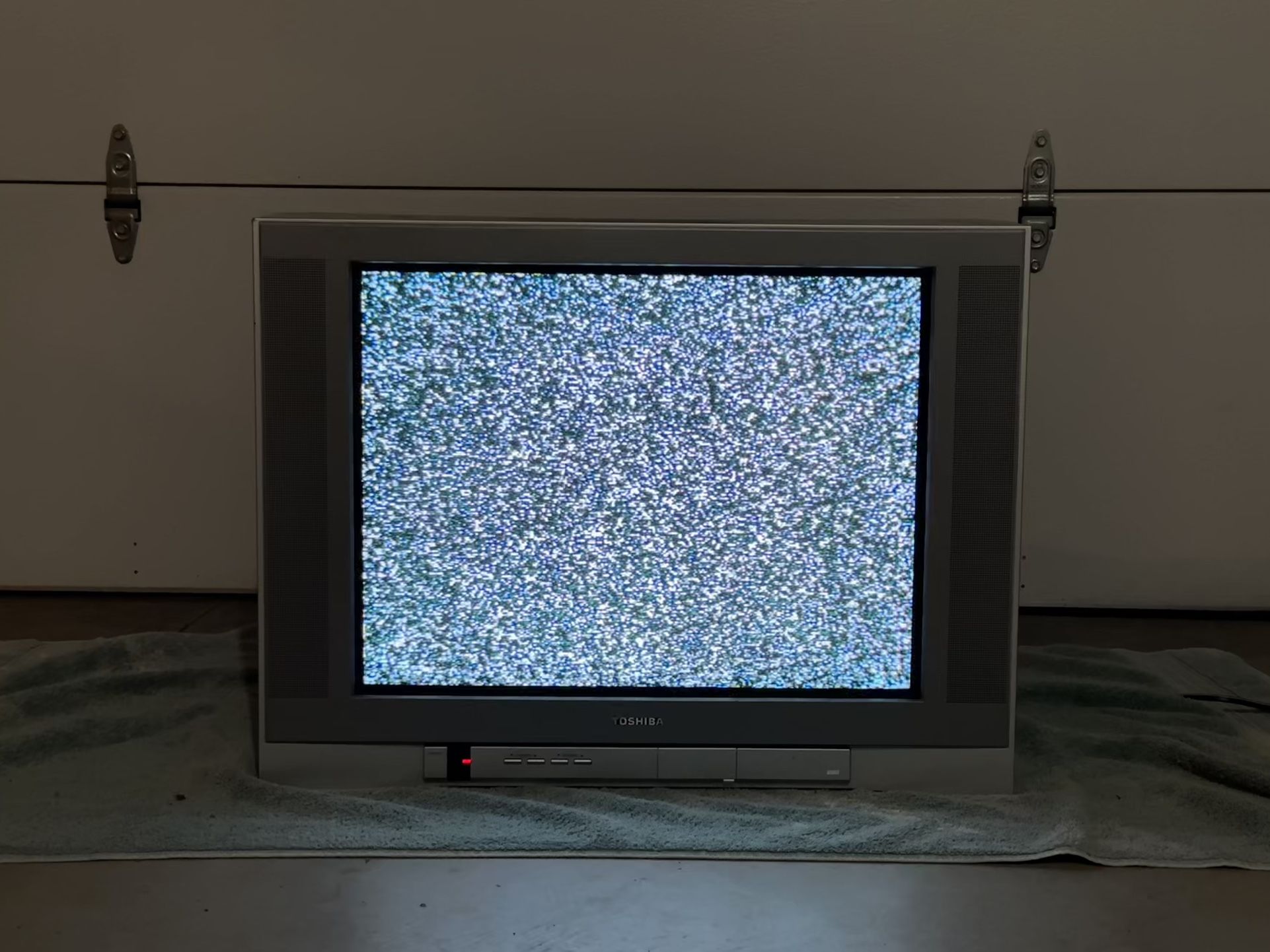 Vintage 24” Toshiba CRT TV with S-Video Input | Model 24AF44