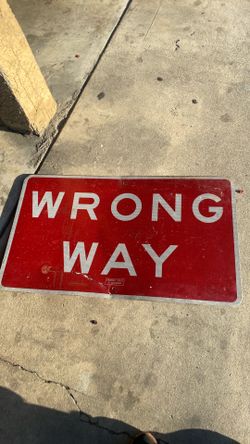 wrong way sign