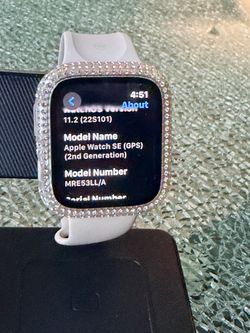 Apple Watch SE (2nd Generation) GPS, 44mm in the Starlight Aluminum finish with a matching Starlight Sport Band (M/L)
