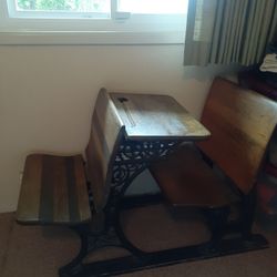 Antique 2 seat school desk. Wood and metal.