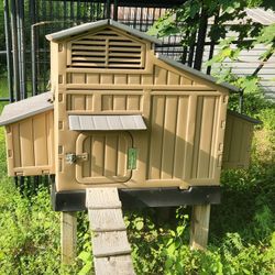 Formex snap-lock chicken coop