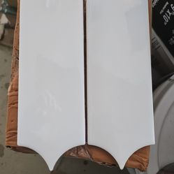 Parry White 3x8 Fish Scale Glossy Ceramic Wall Tile