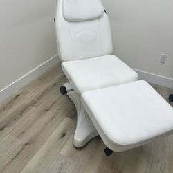 Massage/facial treatment bed chair
