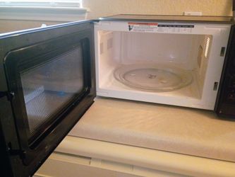 BRAND NEW MICROWAVE 1000 WATT
