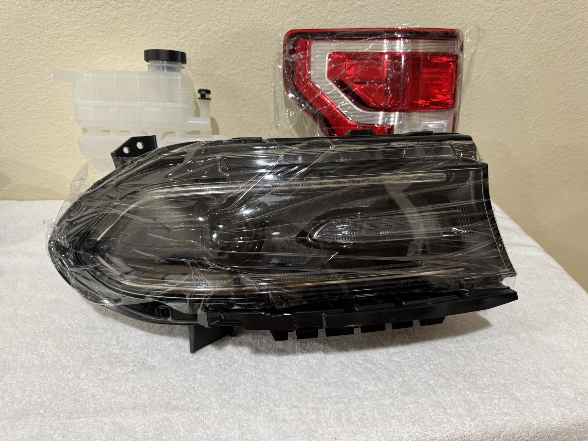 2015 dodge charger headlight