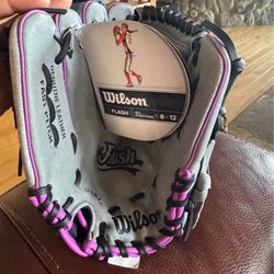 Wilson Sporting Goods 2019 11.5" Flash Fastpitch Glove softball right hand