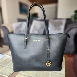 Michael Kors Large Leather Multifunction Tote 