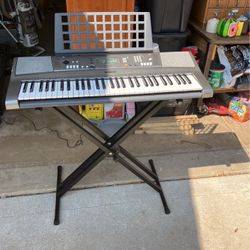 Yamaha YPT-310 Electric Keyboard And Stand