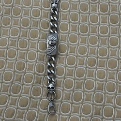 Beautiful skulls stainless steel bracelet  asking 65 thick
