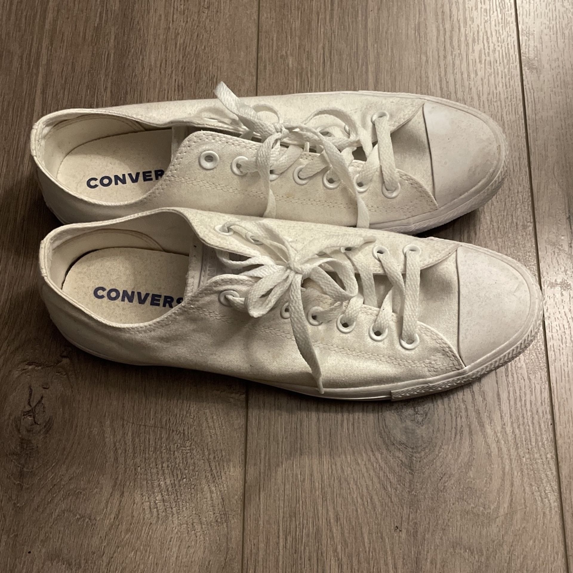 White Converse Low Top. Great For Gym Shoes!