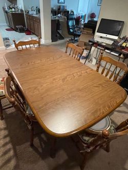 Casual dining table