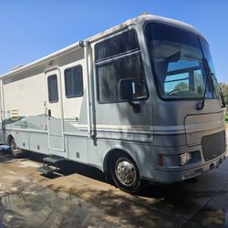 2000 Fleetwood Southwind 32 Foot.