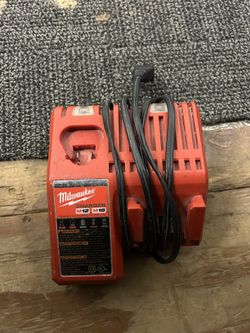 Milwaukee Battery Charger 